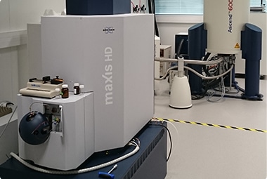 Spectromètre de masse pour analyse à haute résolution (Q-TOF Maxis HD Bruker)